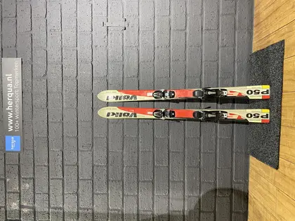 Volkl P50 tweedehands ski's junior rood